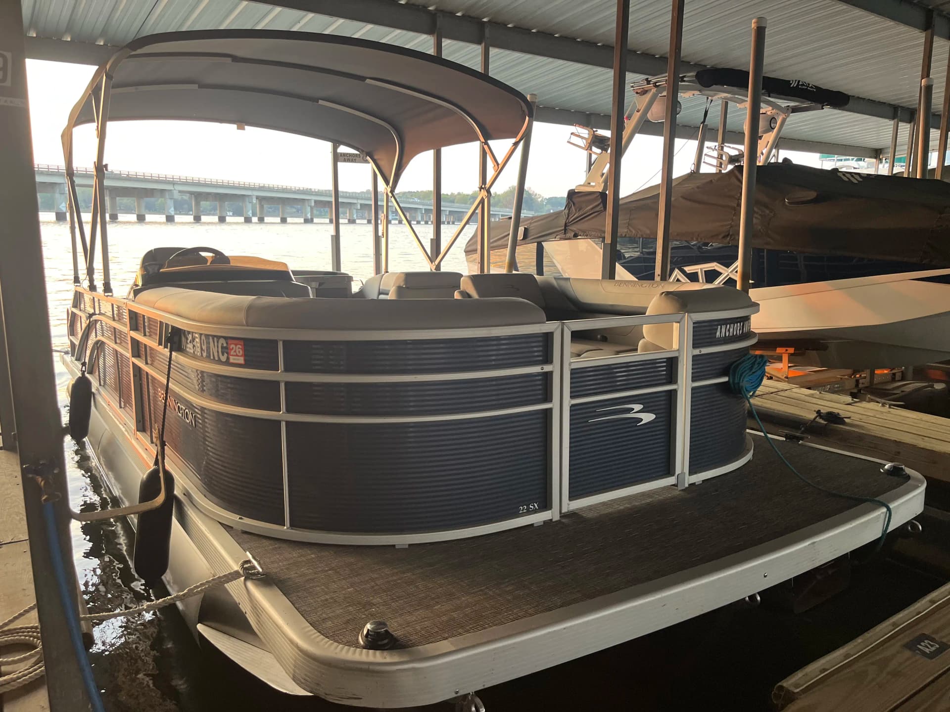 Bennington Swingback pontoon boat available for rental on Lake Wylie
