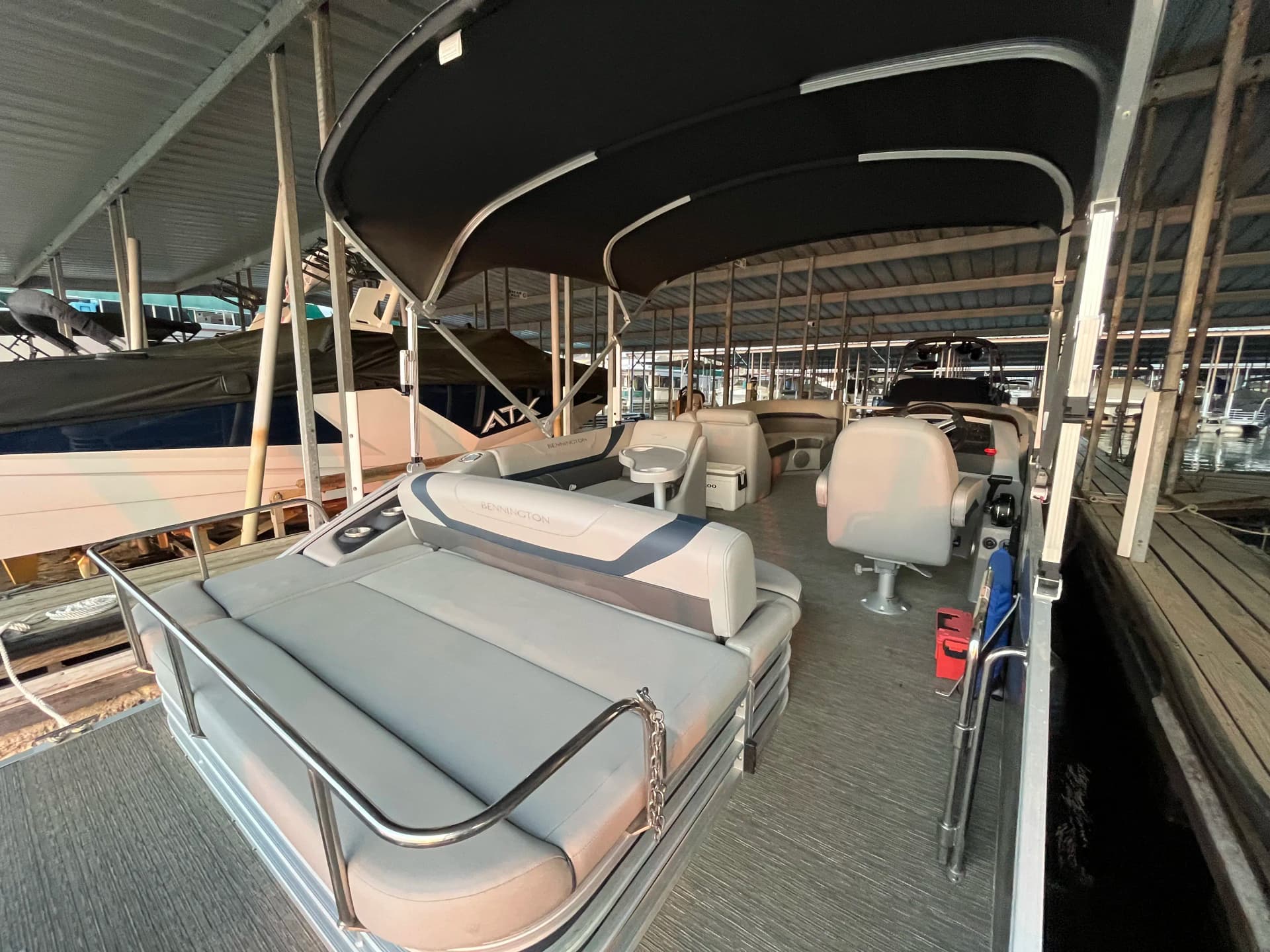 Bennington Swingback pontoon boat available for rental on Lake Wylie